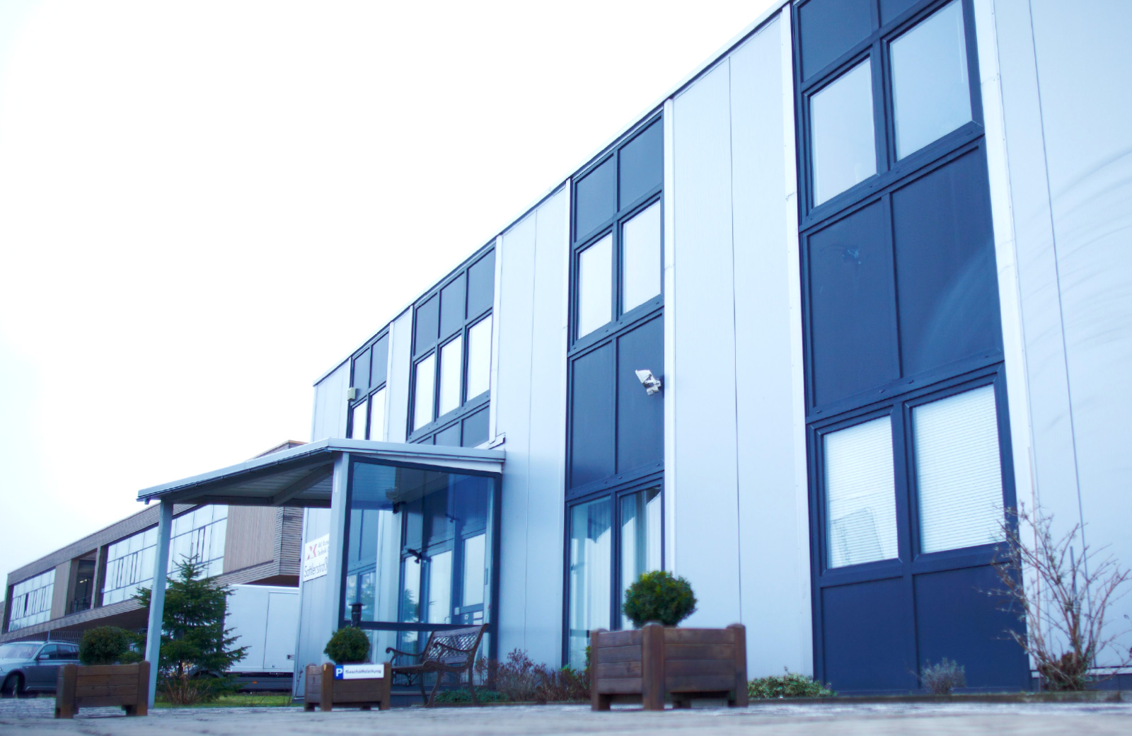 Firmengebäude von AK Kunststoff in Isernhagen